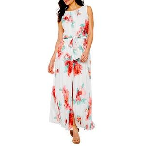 Premier Amour Sleeveless Maxi Dress